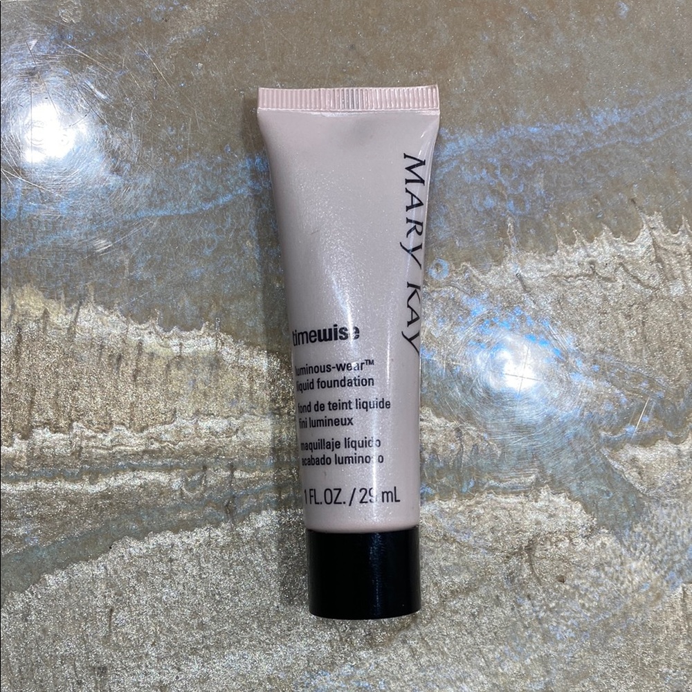 Mary Kay BRONZE 6 Foundation Luminous-Wear Normal to Dry Skin New without Box